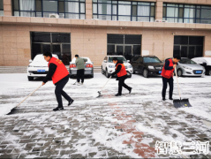 燕顺路街道积极开展扫雪除冰活动