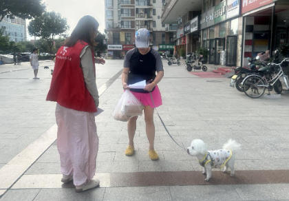 迎宾北路街道：一犬一绳显素养 一步一行见文明